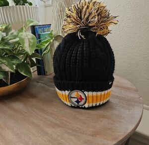 Pittsburgh Steelers Black & Gold Pom Cable Knit Beanie
